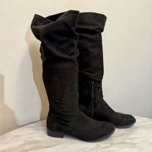 Kelly & Kate black suede knee high boots zip up inner leg 7.5 WC